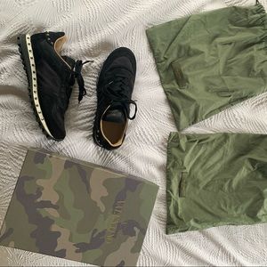 Black/ Studded Valentino Sneakers 😽🖤👟